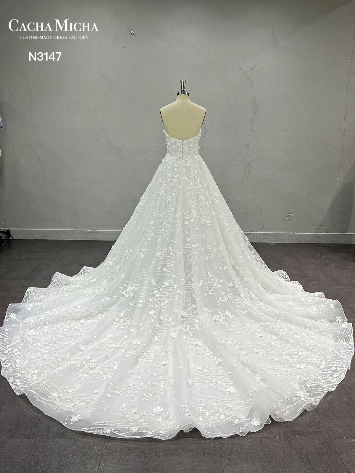 Handmade 3D Flowers Lace Ball Gown Wedding Dress N3147