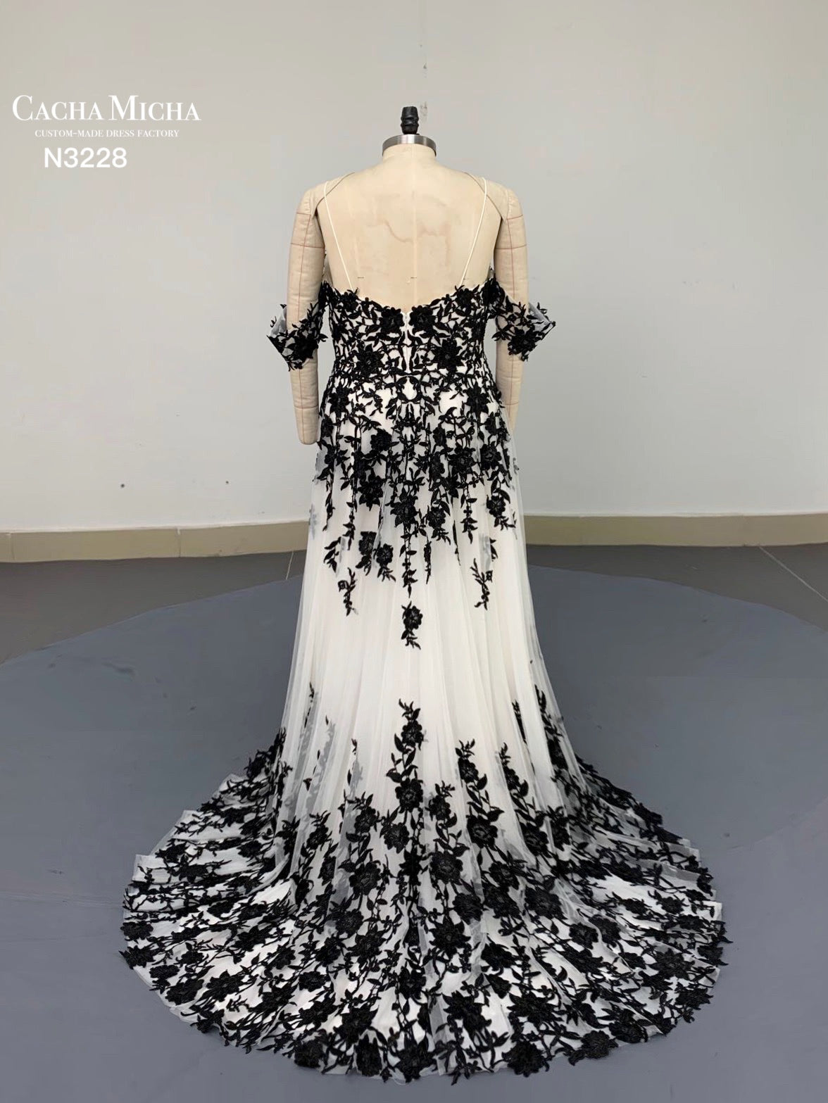 Off Shoulder Black And White Plus Size Wedding Dress N3228