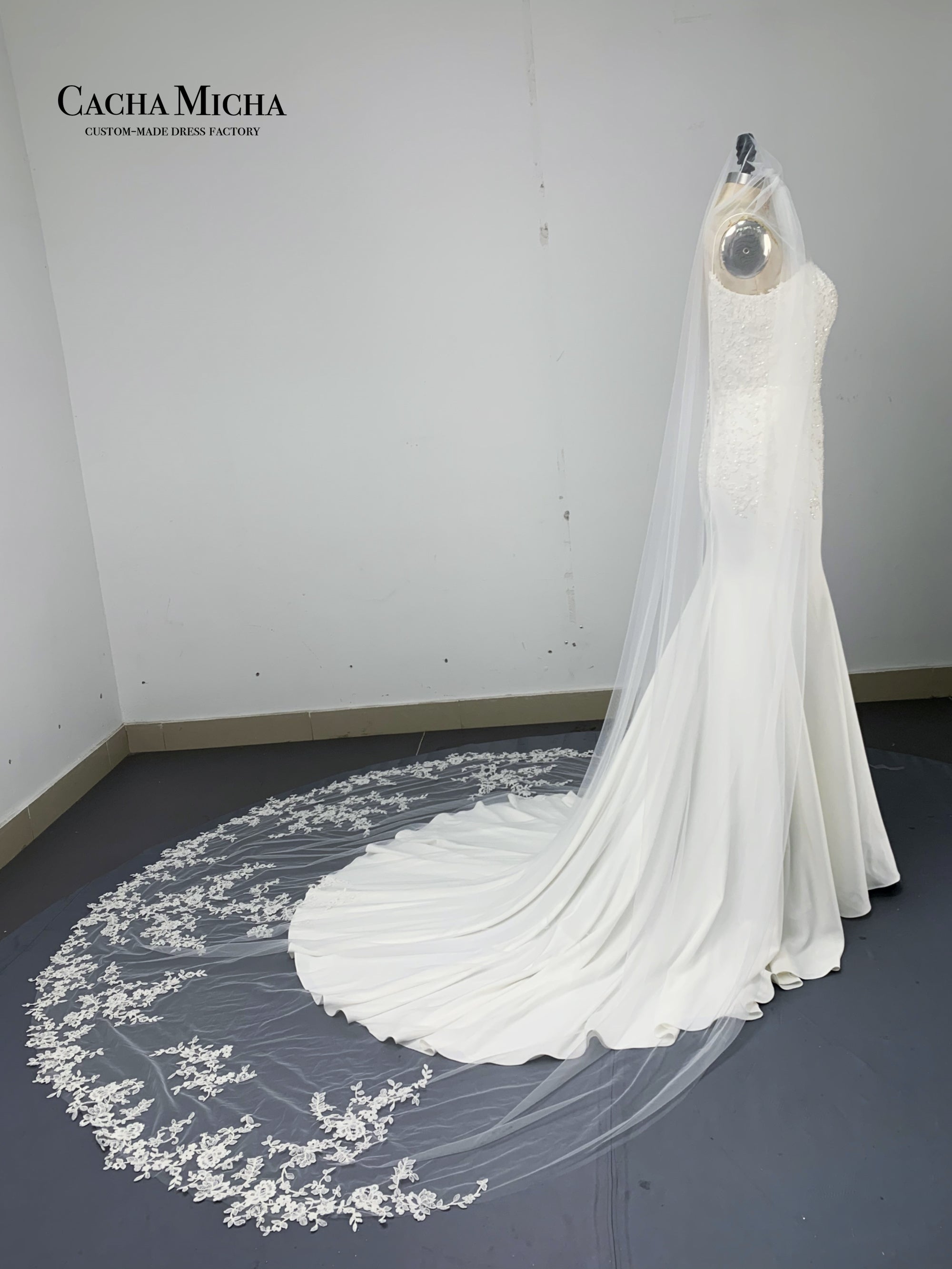 charming long train lace bridal veil V7136
